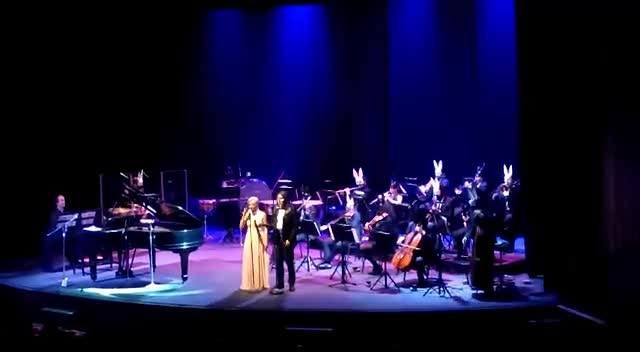Interpretación en vivo del Fantasma de la Ópera en el teatro